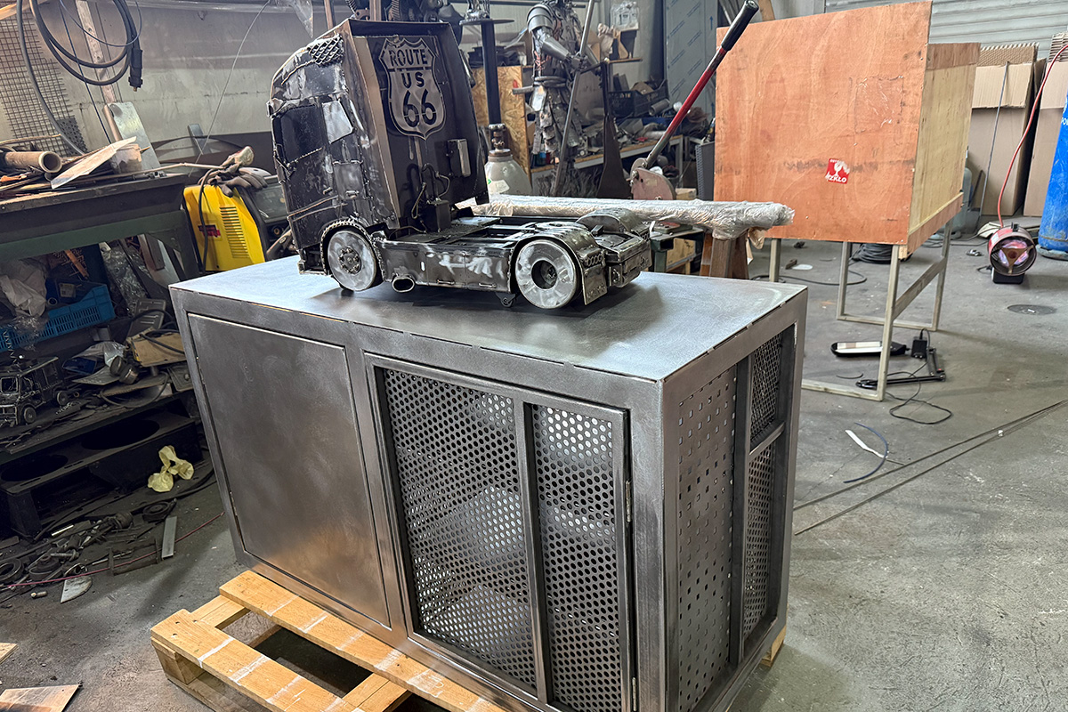 ciężarówka z metalu