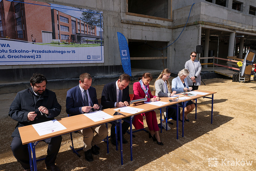 Rozpędza się budowa szkoły i przedszkola w Płaszowie